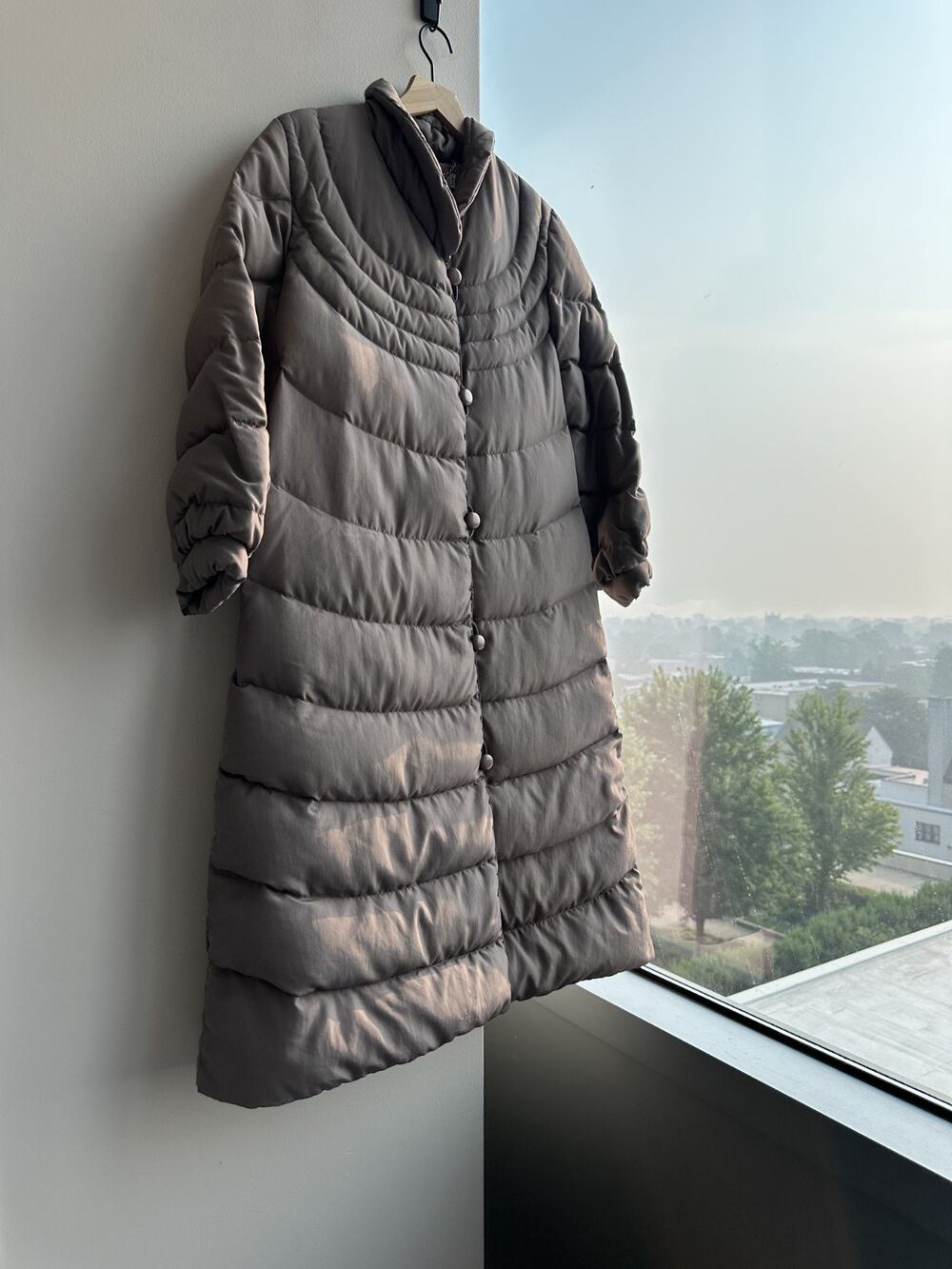 Vintage Bill Blass 1980's Down Puffer Coat Neutrals Classic Avant-garde Sz 6